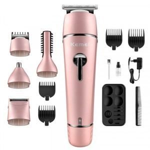 Πλήρες Grooming Kit με όλα τα απαραίτητα αξεσουάρ κουρέματος, και ξυρίσματος, κατάλληλο για κάθε είδους περιποίηση σε μαλλιά, γένια και σώμα. Επαναφορτιζόμενη κουρευτική μηχανή με λεπίδα ακριβείας από ανοξείδωτο ατσάλι, με εργονομικό design και πολλά αξεσουάρ. Χαρακτηριστικά: Ισχύς: 5W Λυχνία ένδειξης μπαταρίας Επαναφορτιζόμενη μπαταρία λιθίου Χρόνος φόρτισης: 8 ώρες Χρόνος λειτουργίας: 45 λεπτά 4 χτενάκια για μήκη κοπής 3, 6, 9, 12mm Λεπίδα από ανοξείδωτο ατσάλι πλάτους 40mm Διαστάσεις: 13 x 4cm. Η συσκευασία περιλαμβάνει: 1 x Κουρευτική μηχανή 1 x Καλώδιο φόρτισης USB 1 x Λαδάκι λίπανσης 4 x κεφαλές κουρέματος/ξυρίσματος 4 x Χτενάκια οδηγοί 1 x χτένα 1 x Βούρτσα καθαρισμού 1 x Βάση τοποθέτησης 1 x Οδηγίες χρήσης στα Αγγλικά