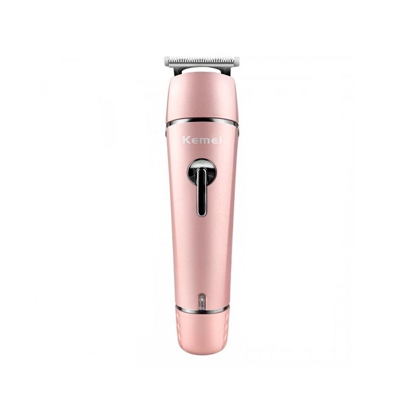 Πλήρες Grooming Kit με όλα τα απαραίτητα αξεσουάρ κουρέματος, και ξυρίσματος, κατάλληλο για κάθε είδους περιποίηση σε μαλλιά, γένια και σώμα. Επαναφορτιζόμενη κουρευτική μηχανή με λεπίδα ακριβείας από ανοξείδωτο ατσάλι, με εργονομικό design και πολλά αξεσουάρ. Χαρακτηριστικά: Ισχύς: 5W Λυχνία ένδειξης μπαταρίας Επαναφορτιζόμενη μπαταρία λιθίου Χρόνος φόρτισης: 8 ώρες Χρόνος λειτουργίας: 45 λεπτά 4 χτενάκια για μήκη κοπής 3, 6, 9, 12mm Λεπίδα από ανοξείδωτο ατσάλι πλάτους 40mm Διαστάσεις: 13 x 4cm. Η συσκευασία περιλαμβάνει: 1 x Κουρευτική μηχανή 1 x Καλώδιο φόρτισης USB 1 x Λαδάκι λίπανσης 4 x κεφαλές κουρέματος/ξυρίσματος 4 x Χτενάκια οδηγοί 1 x χτένα 1 x Βούρτσα καθαρισμού 1 x Βάση τοποθέτησης 1 x Οδηγίες χρήσης στα Αγγλικά